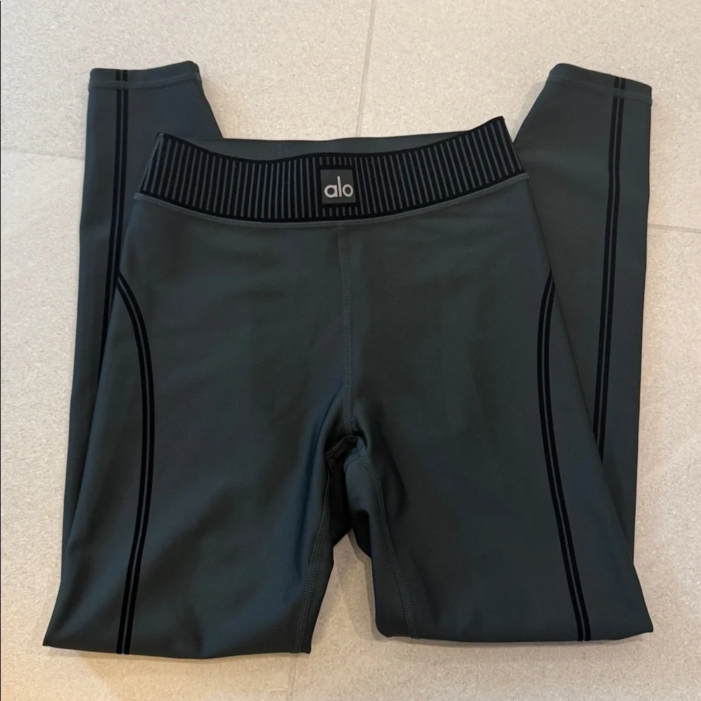 Alo Yoga Airlift High-Waist 7/8 Line Up Legging! - Picture 5 of 15